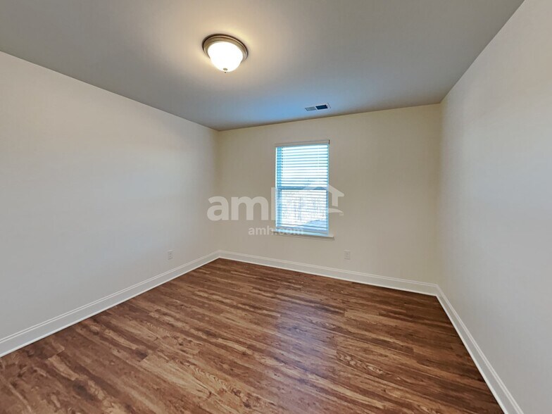 Building Photo - 415 Golden Maple Pl