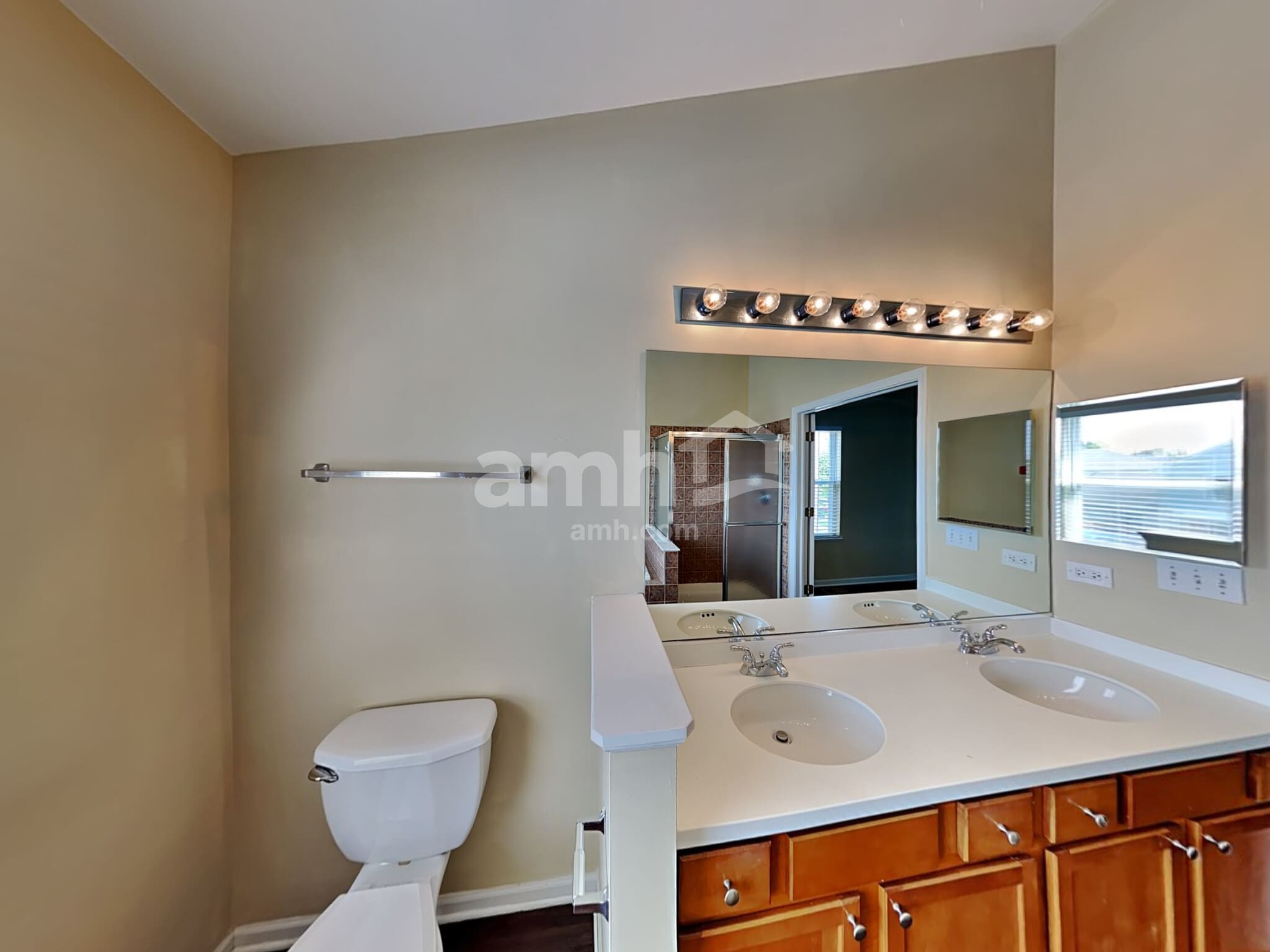 Building Photo - 2476 Deer Point Dr