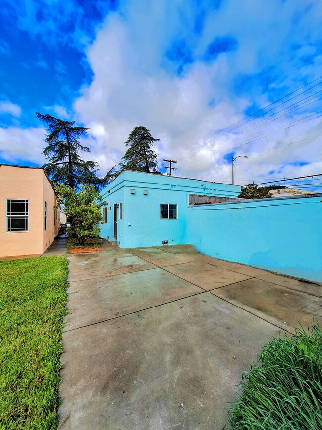 Building Photo - N11th98EJul10