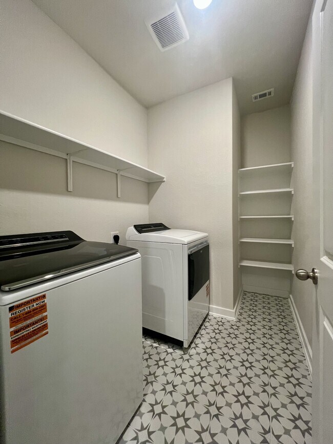 Building Photo - 14438 Inspiration Pt