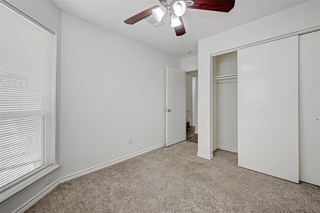 Building Photo - 6235 W Willow Bluff Rd