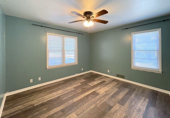 Building Photo - Spacious 3-Bedroom, 2-Bathroom Home