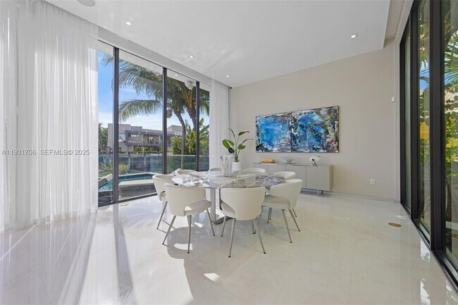 Building Photo - 3260 NE 165th St