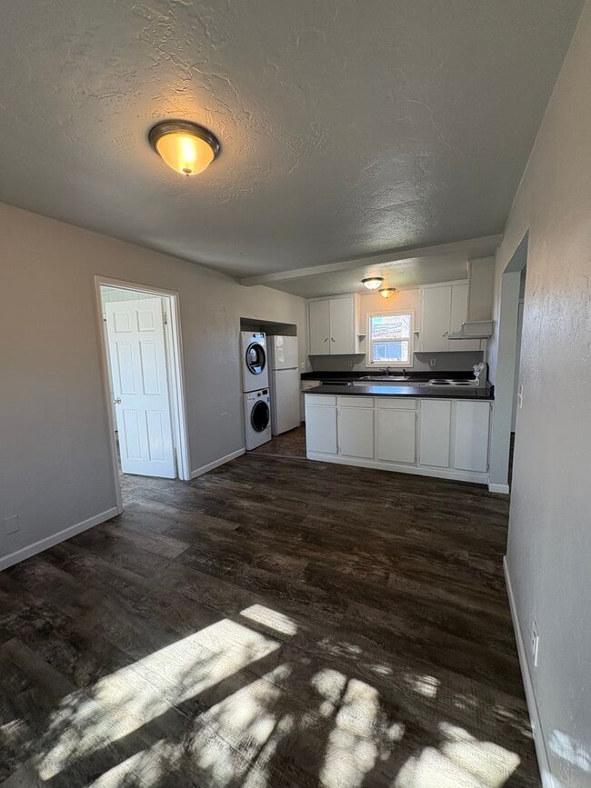 Building Photo - 3 Bedroom/ 2 Bath Medford Rental Available in Quiet Medford Neighborhood