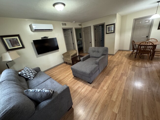 Building Photo - 123 Voncannon Dr