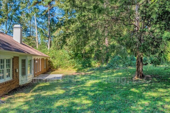 Building Photo - 213 Robin Ln