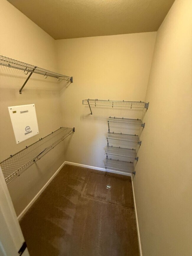 Building Photo - 3 Bedroom, 2 Bathroom Single-Level Duplex in The Stonegate Community