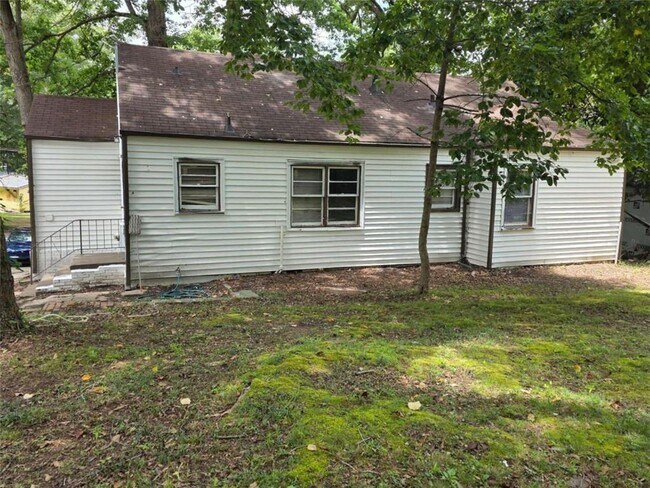 Building Photo - 1336 Wichita Dr SW