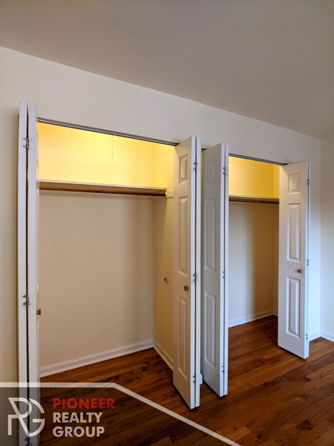 Building Photo - 660 W Wrightwood Ave