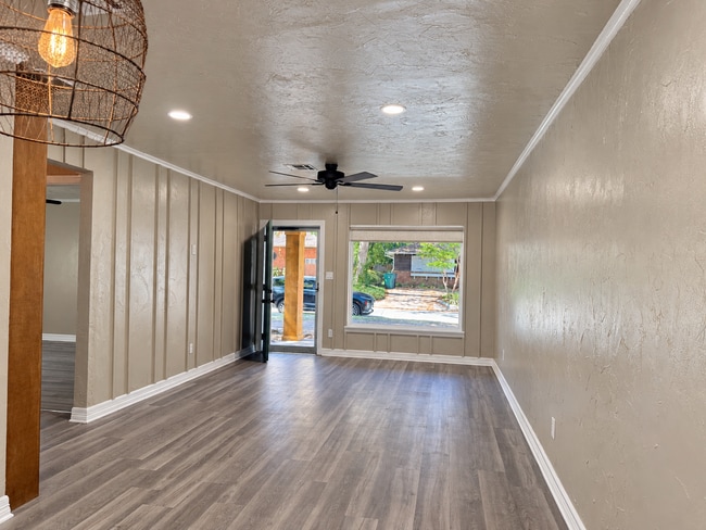 Building Photo - Charming 2 Bed 1 Bath