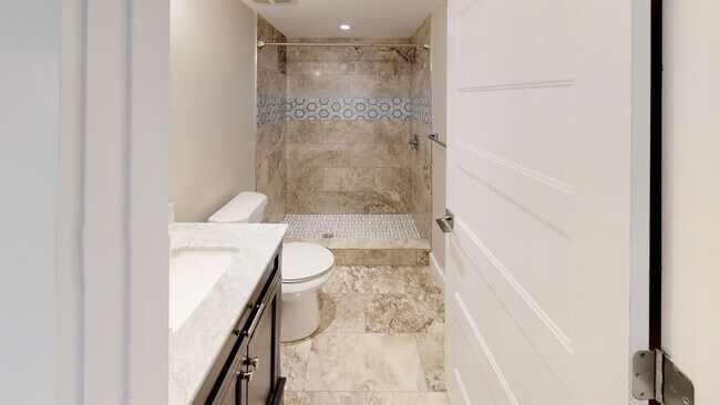Building Photo - $1650 per Bedroom | 7BR/5BA in Fort Sander...