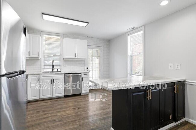 Building Photo - 131 Fairground Ave