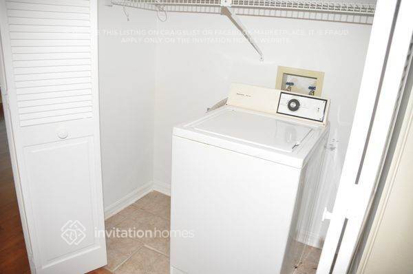 Building Photo - 9788 Fox Chapel Rd