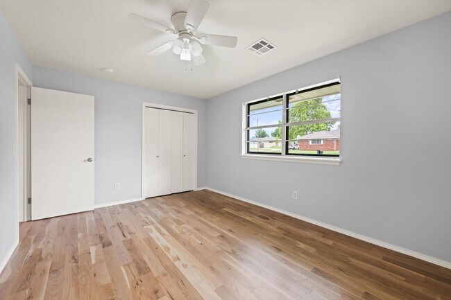 Building Photo - Modern Details and Interiors to a sought-a...