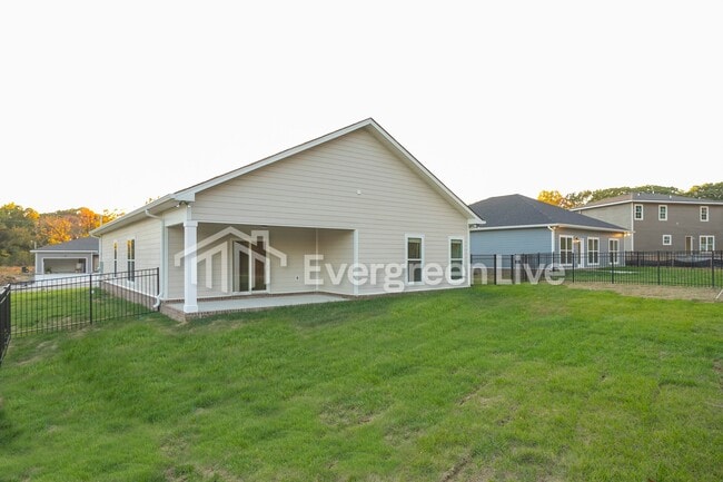 Building Photo - 238 Greenwood Dr