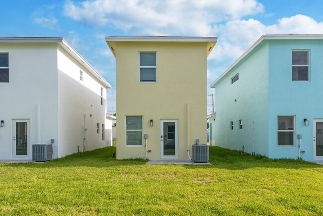 Building Photo - 408 NW 13th Ave