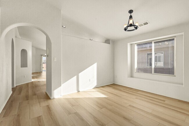 Building Photo - House For Rent | 4-Bed 2-Bath | 2-Car Garage | Rio Rancho SE | Large Backyard |