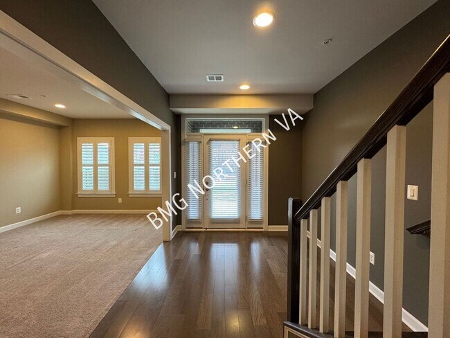 Building Photo - 43339 Stadium Ter