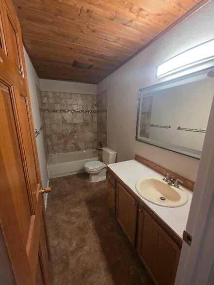 Building Photo - 18660 Kings Point Cir