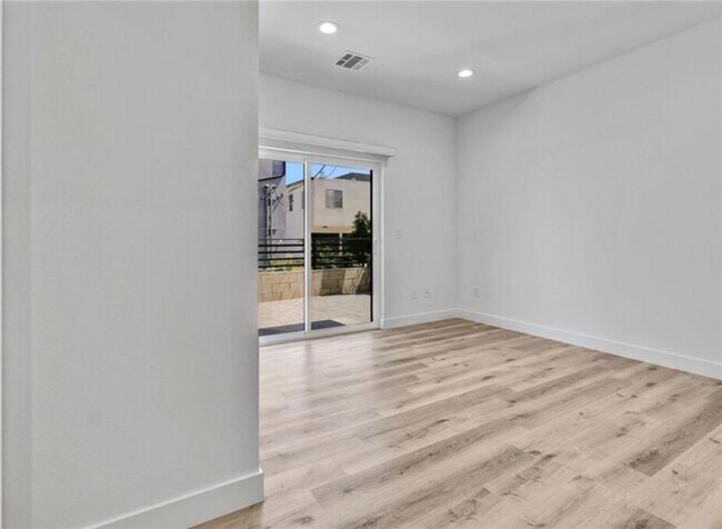 Building Photo - 4643 W 18th St