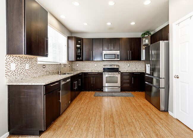 Building Photo - 7724 Canyon Oak Dr