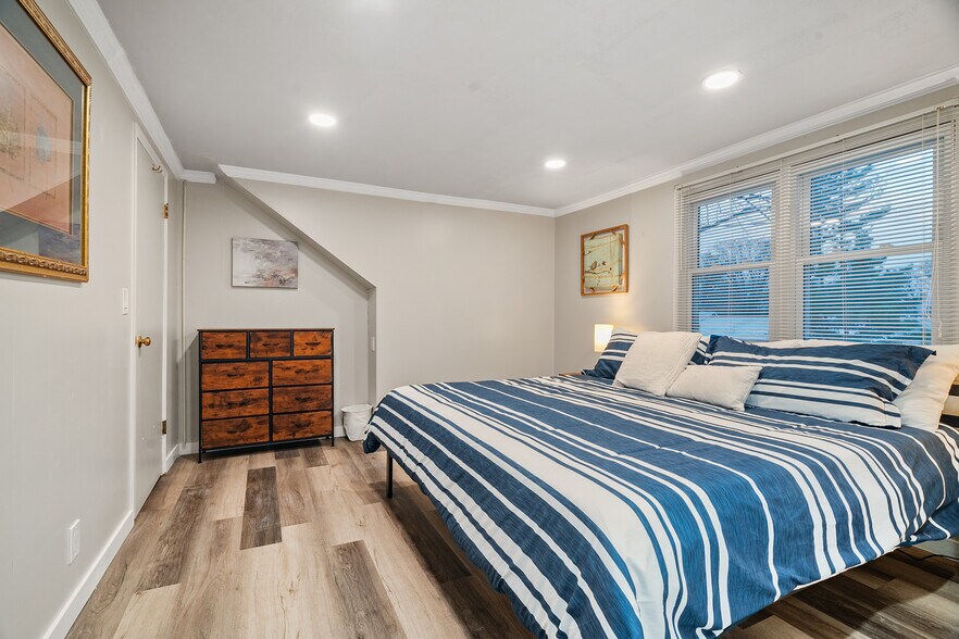 Building Photo - 1077 Liberty St