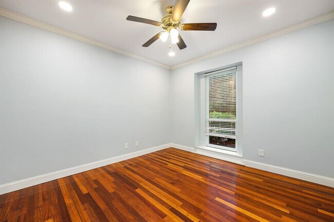 Building Photo - 15726 Walkwood Dr