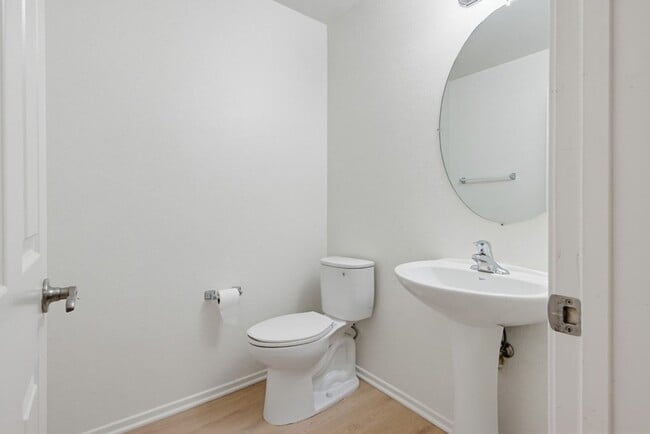 Building Photo - Oceanside - Pelican Cove Townhouse!