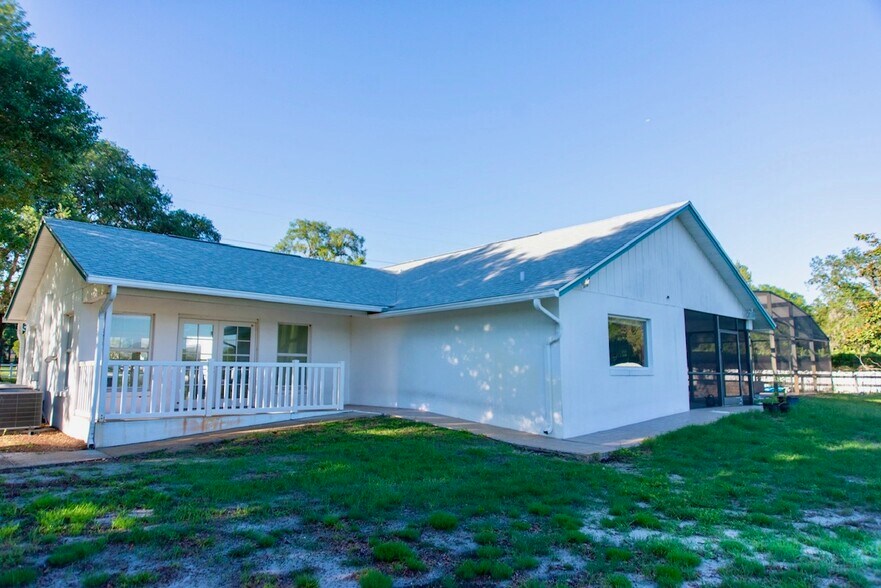 Building Photo - 315 Lazy Acres Ln