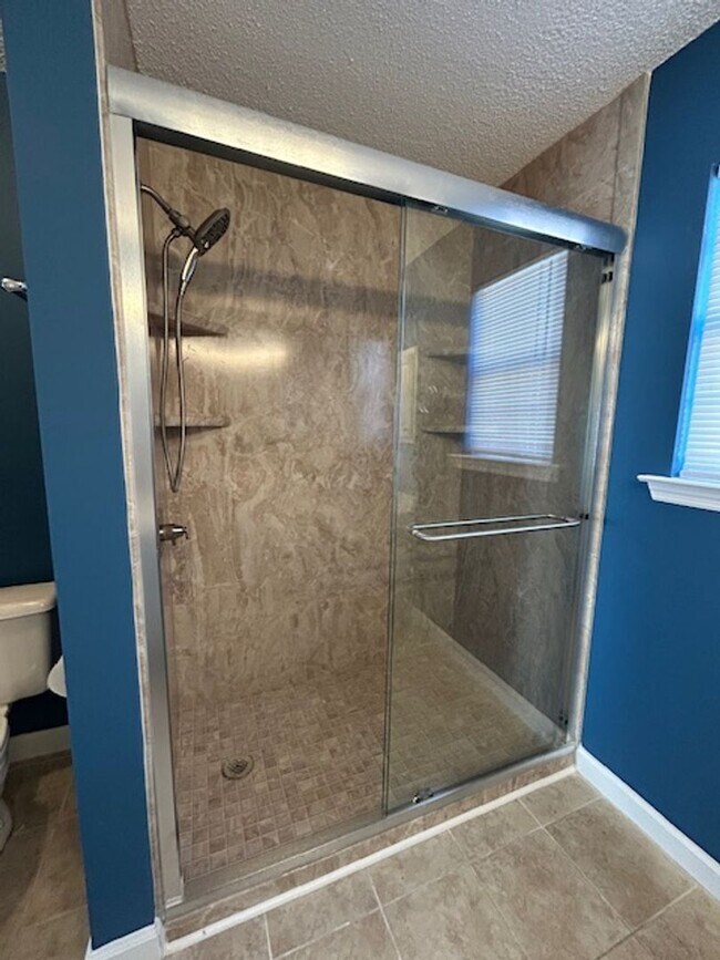 Building Photo - 312 Maple St