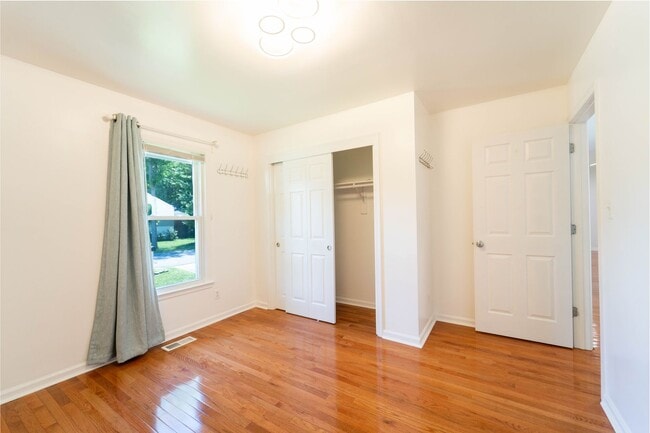 Building Photo - 3 bed 2 bath Chancellor Hills Home