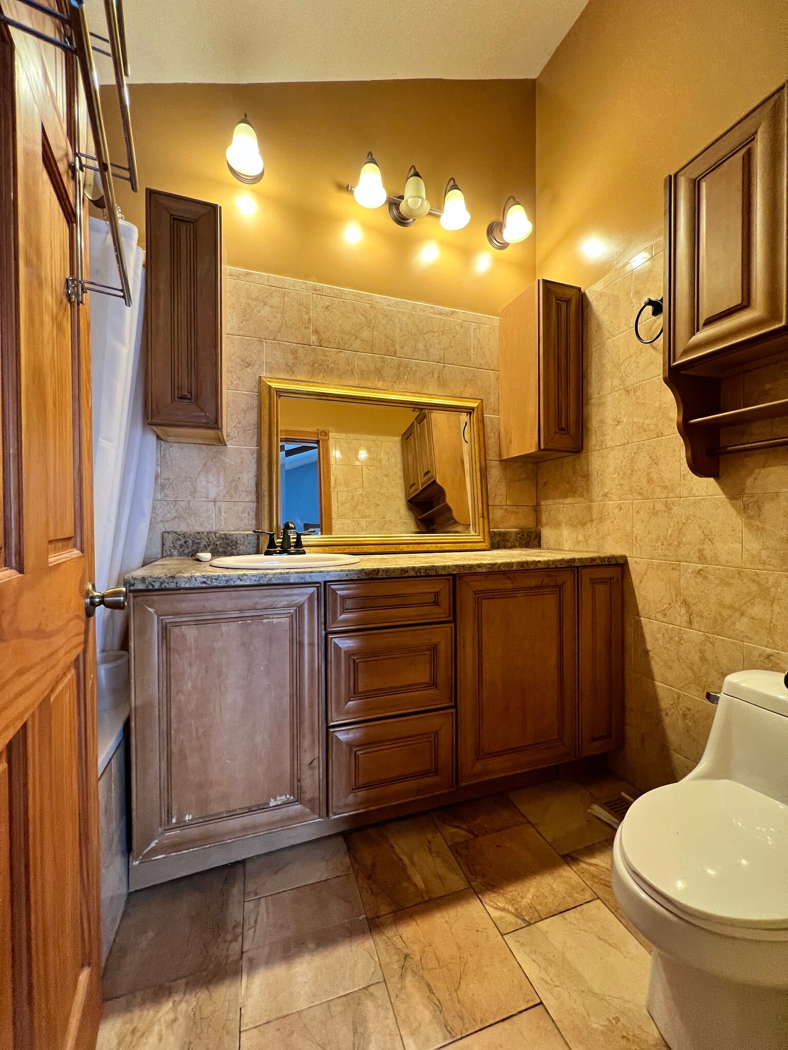 Master bathroom - 1814 W Pershing Rd