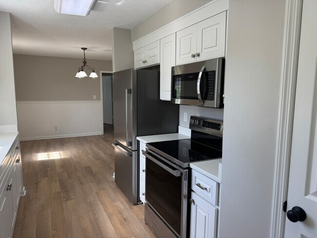 Building Photo - 226 Nottingham Rd