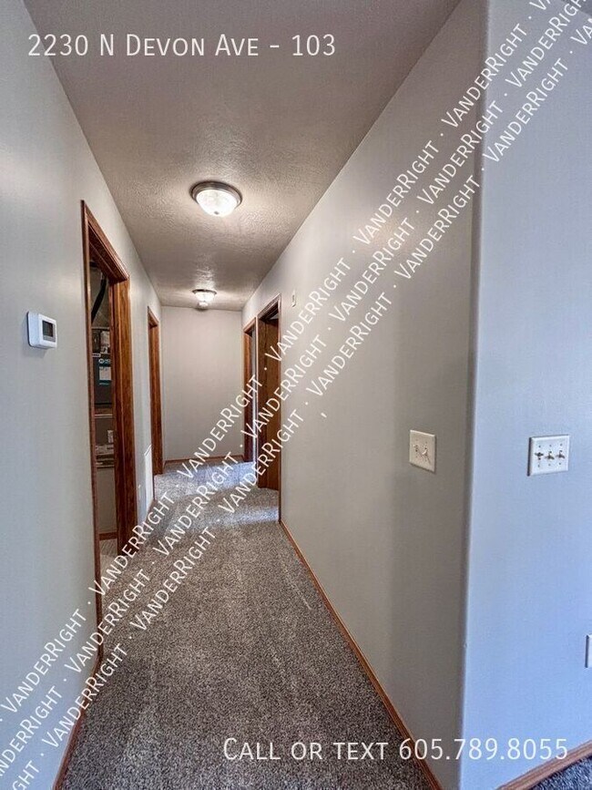 Building Photo - 2230 Devon Ave