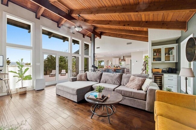 Building Photo - 7039 Comanche Trail