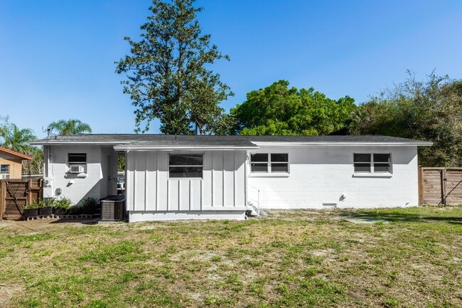 Building Photo - 5508 Meridian Way