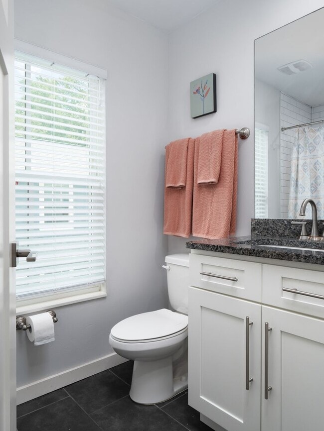 Building Photo - 4 Bedroom, 4 Bathroom House