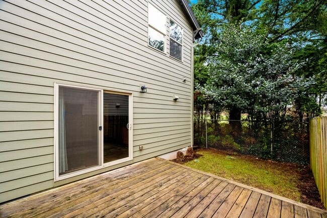 Building Photo - 14170 NE Flanders Ct