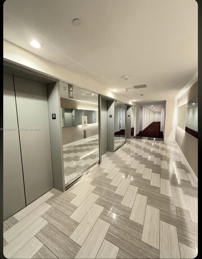 Building Photo - 2000 Metropica Wy