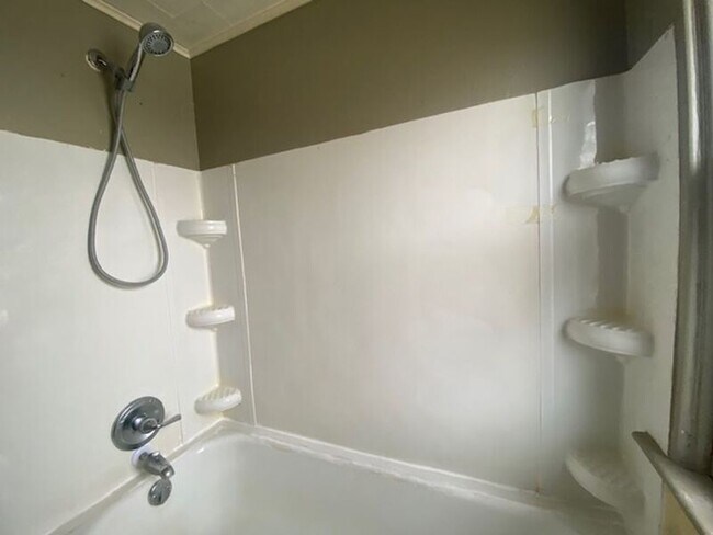 Building Photo - 1606/1608 W High St.