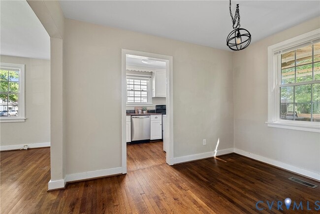 Building Photo - 6516 Kensington Ave