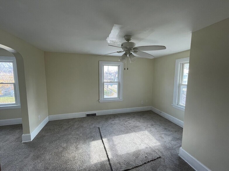 Building Photo - 1172 Tulip St