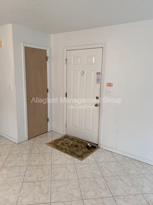 Building Photo - 8722 Rain Forest Pl