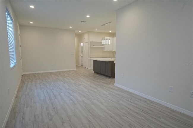 Building Photo - 4102 N Thatcher Ave