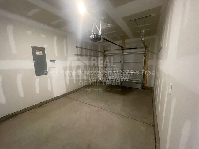 Building Photo - 221 Still Pasture Ln