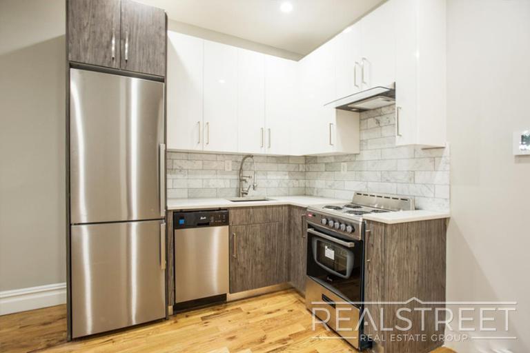 Building Photo - Stunning & Charming 1 BED in Historic Crow...