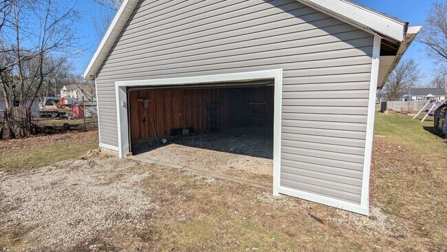 Building Photo - Welcome to this newly renovated gem located in the heart of North Canton