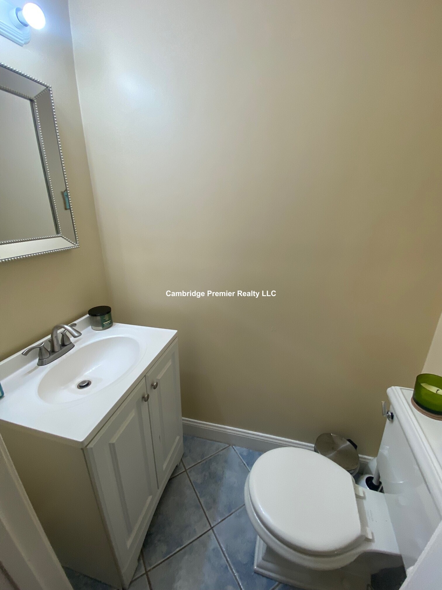 Building Photo - 221 Salem St