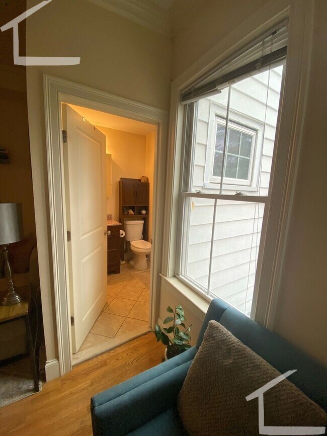 Building Photo - Awesome 2 bed in Brighton..... June 1st move in