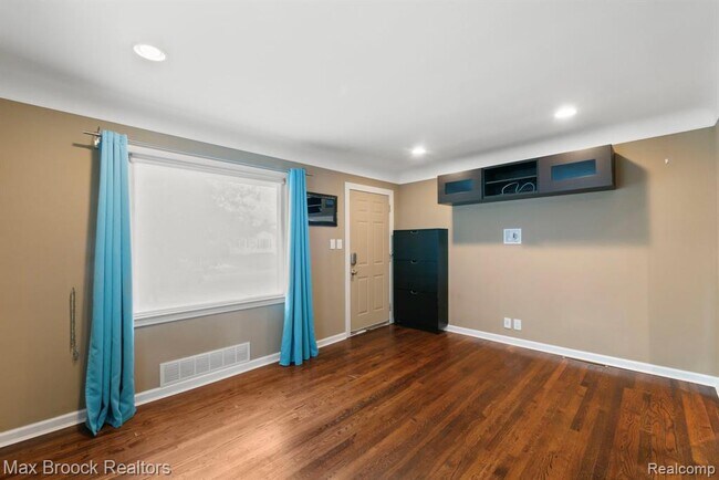 Building Photo - 3602 Elmhurst Ave